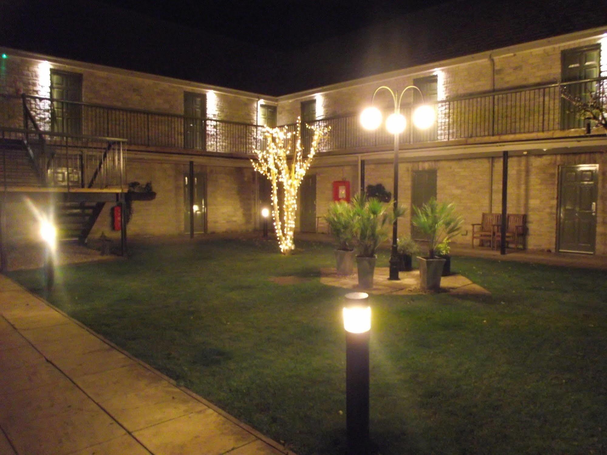 Sturdys Castle Motel Kidlington Eksteriør billede